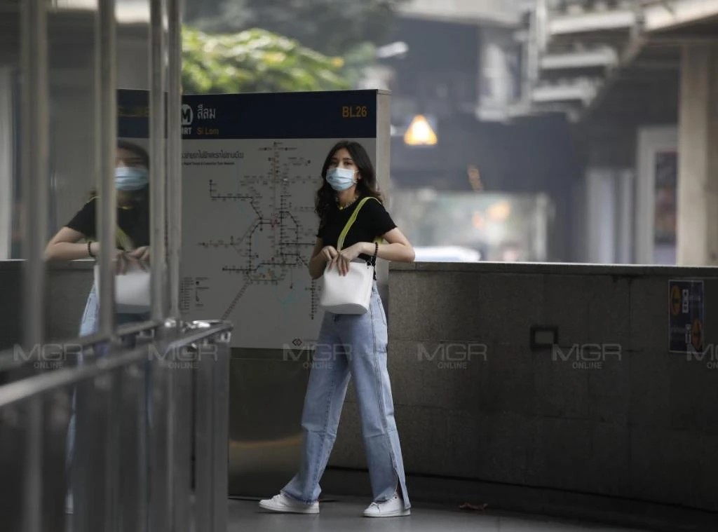 แจกหนากาก